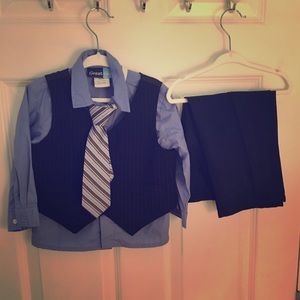 Toddler boys suit- Just in time for Easter 🐰🐰🐰